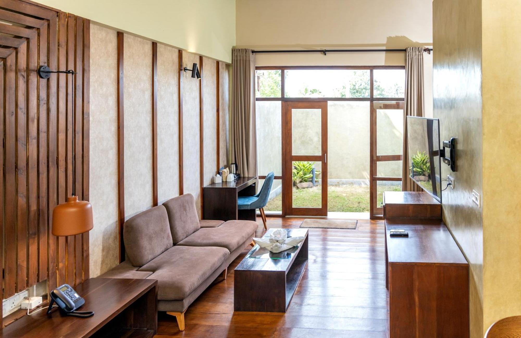 Seahorse Hotel & Spa Negombo Bagian luar foto
