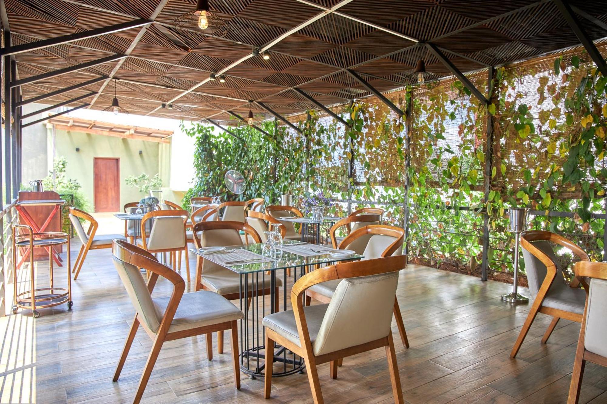 Seahorse Hotel & Spa Negombo Bagian luar foto
