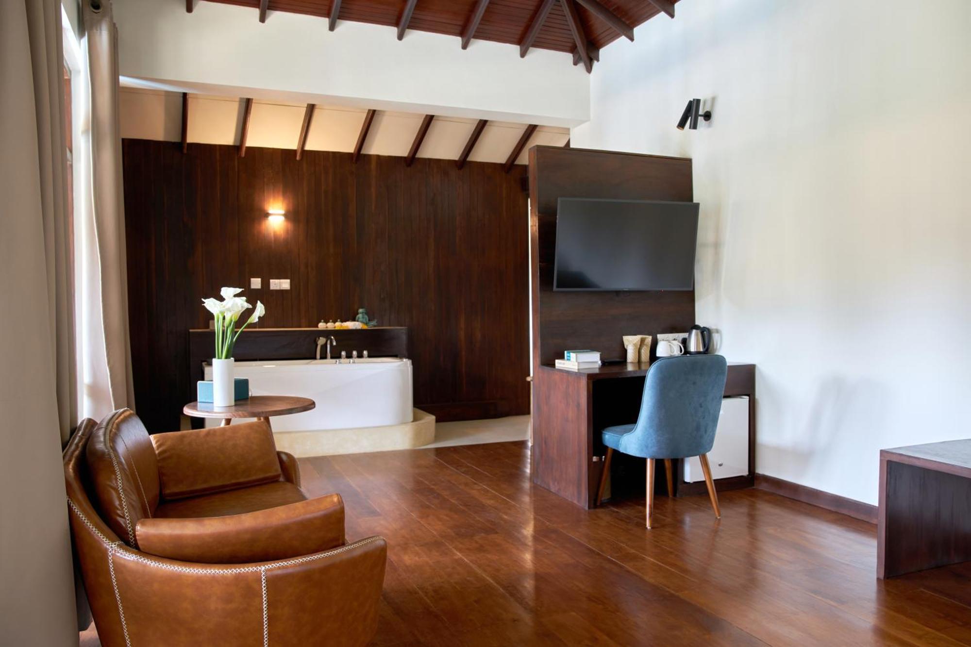 Seahorse Hotel & Spa Negombo Bagian luar foto
