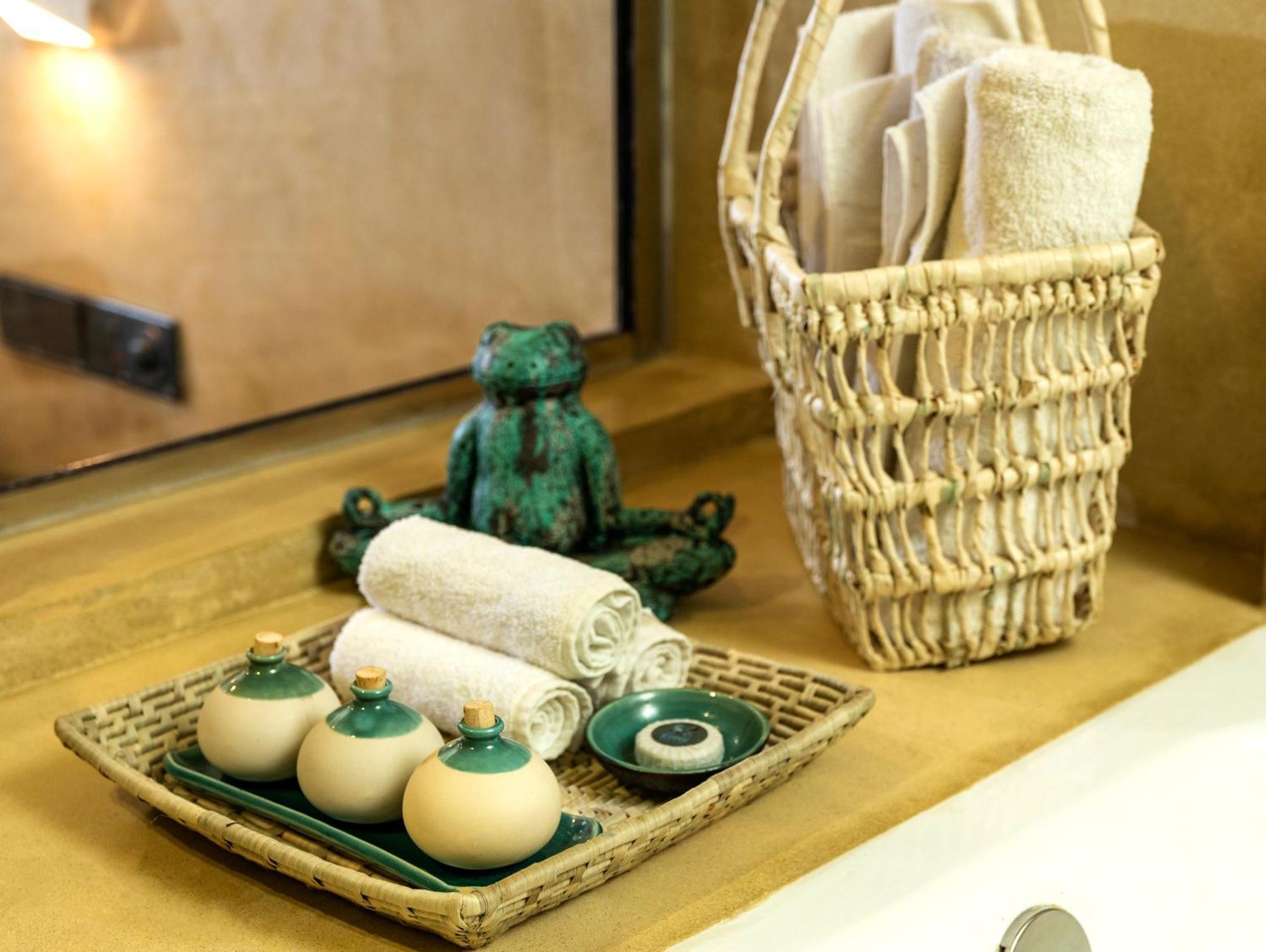Seahorse Hotel & Spa Negombo Bagian luar foto
