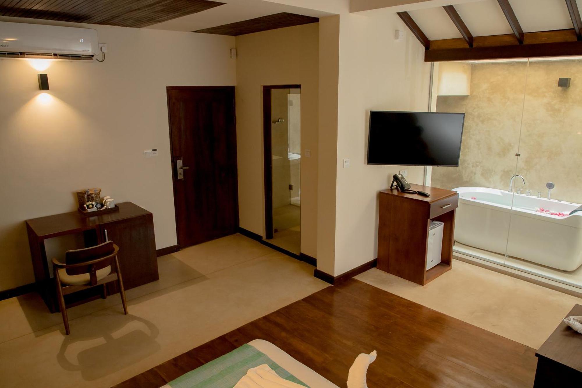 Seahorse Hotel & Spa Negombo Bagian luar foto