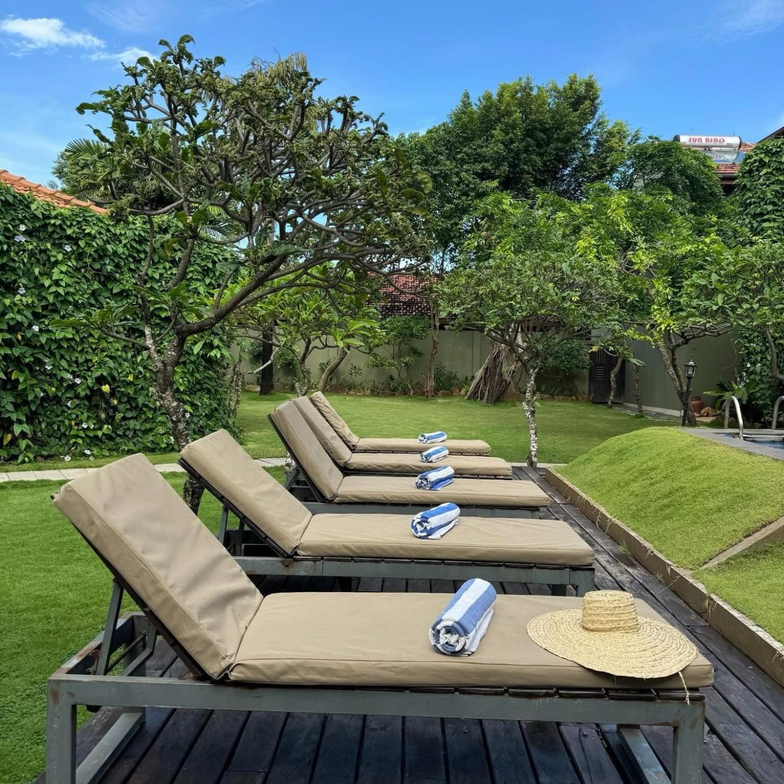 Seahorse Hotel & Spa Negombo Bagian luar foto