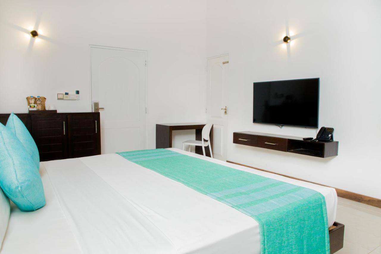 Seahorse Hotel & Spa Negombo Bagian luar foto